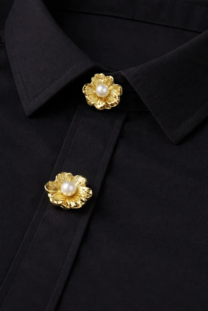 Paire de caches-boutons « fleur dorée & perle »